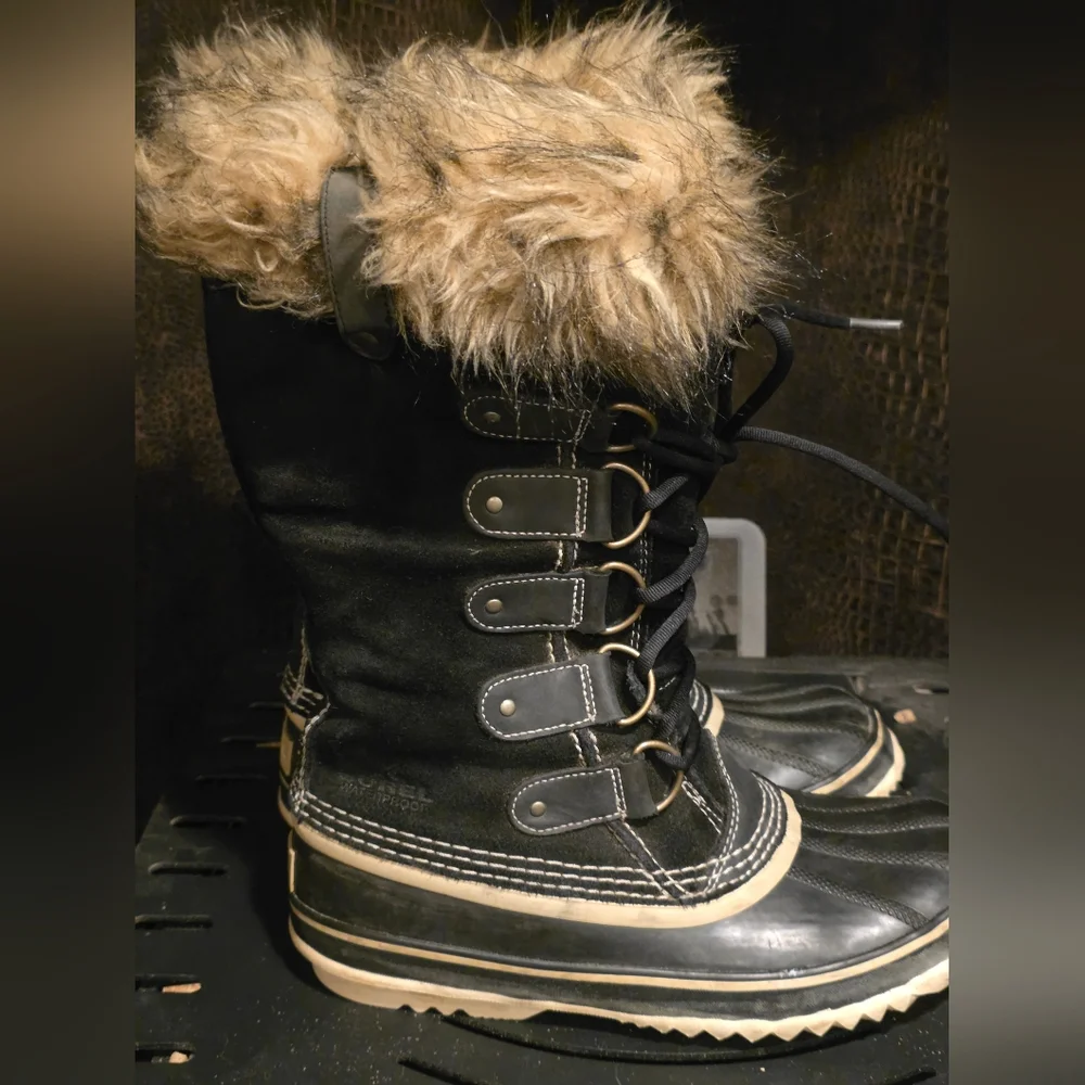 Sorel Black Winter Boots with Fur Trim - Picture 2 of 4